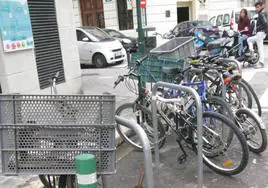 Una bicicleta abandonada en las calles de Valencia.