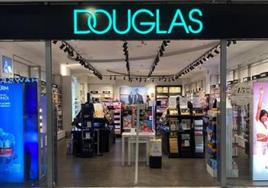 Una tienda de Douglas en una imagen de archivo.