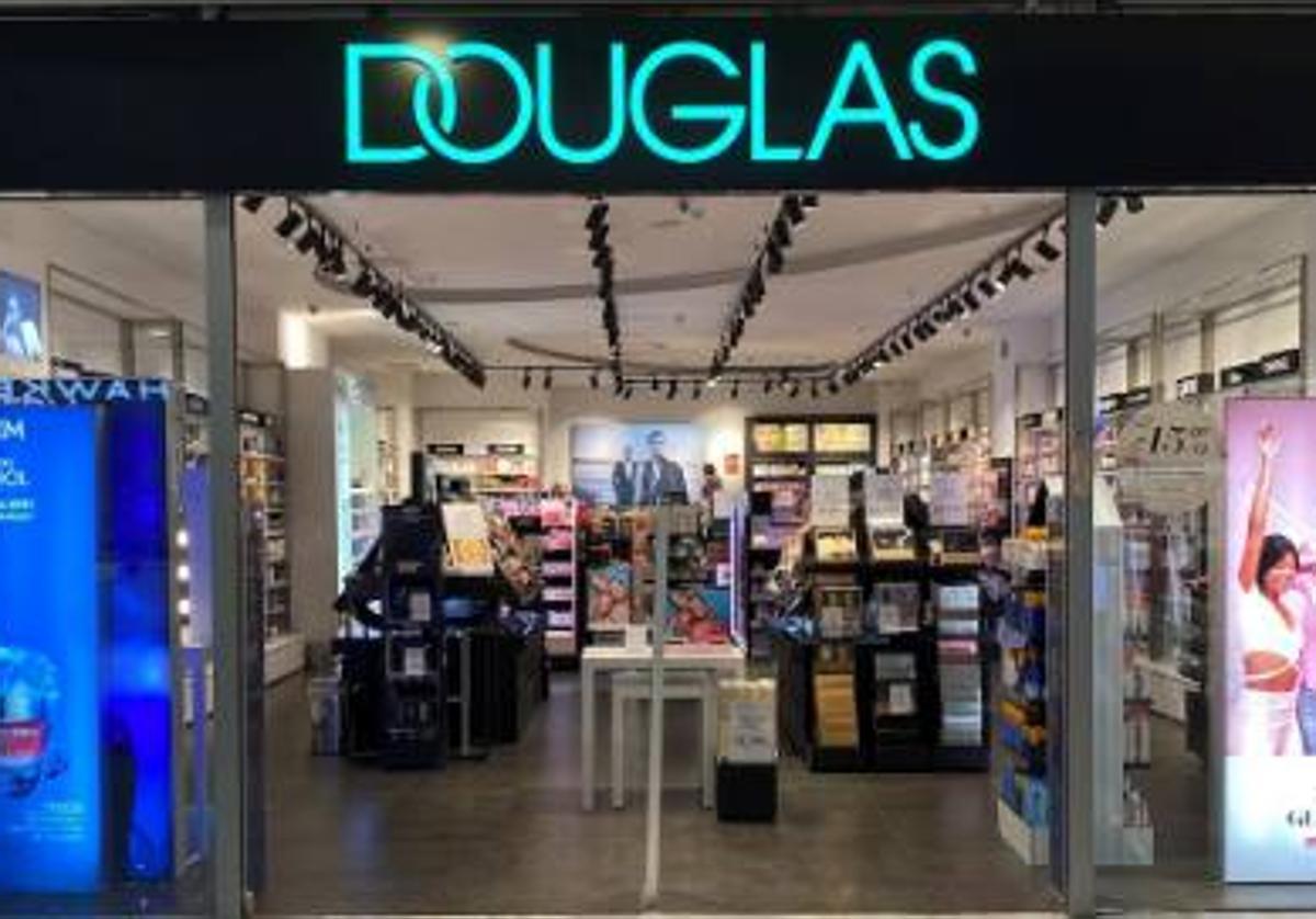 Una tienda de Douglas en una imagen de archivo.