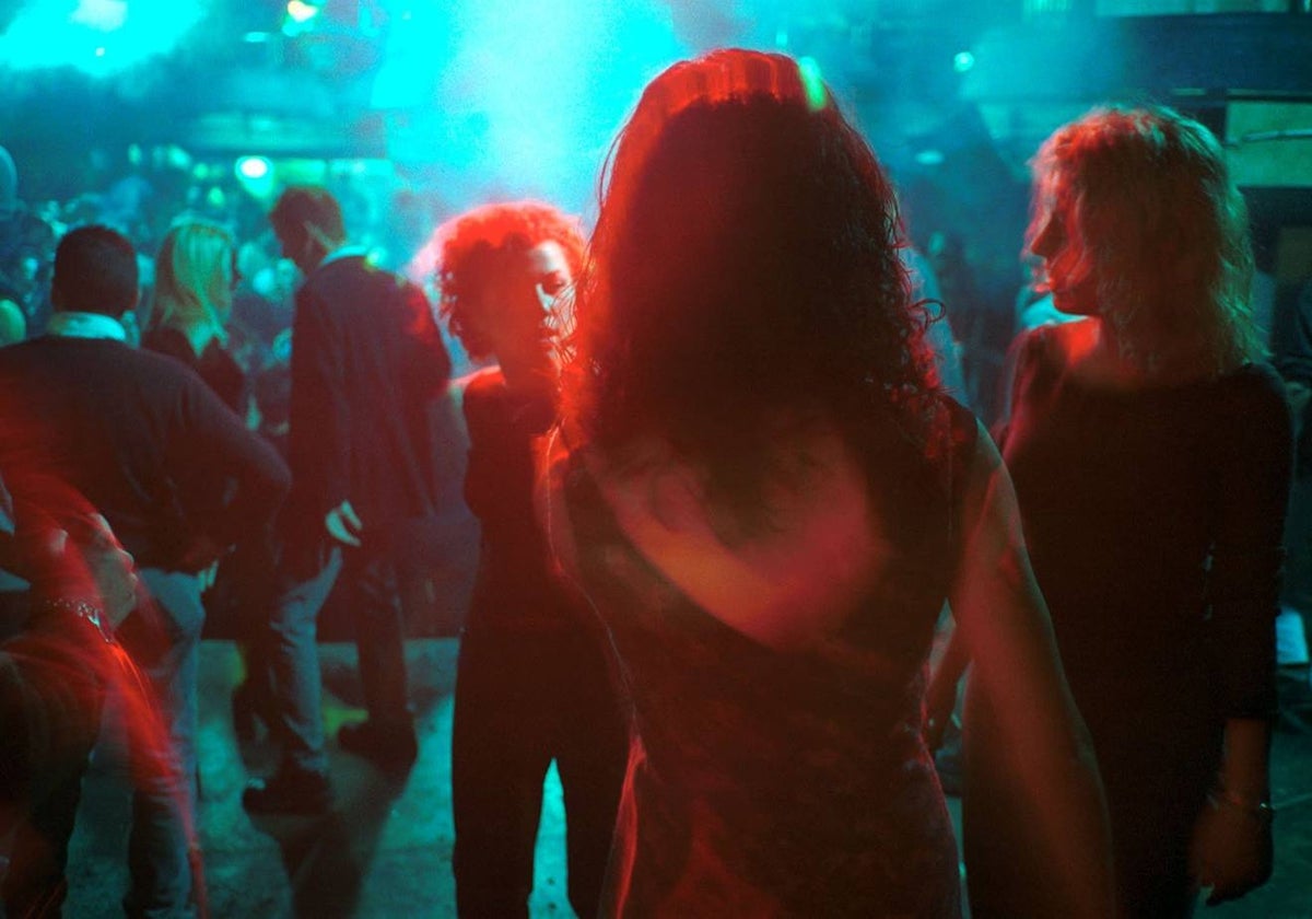 Investigado por fotografiar con su teléfono a jóvenes en el baño de una discoteca de Puerto de Sagunto