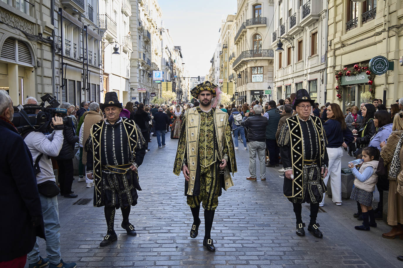 Caras conocidas en la procesión del bautismo de San Vicente Ferrer
