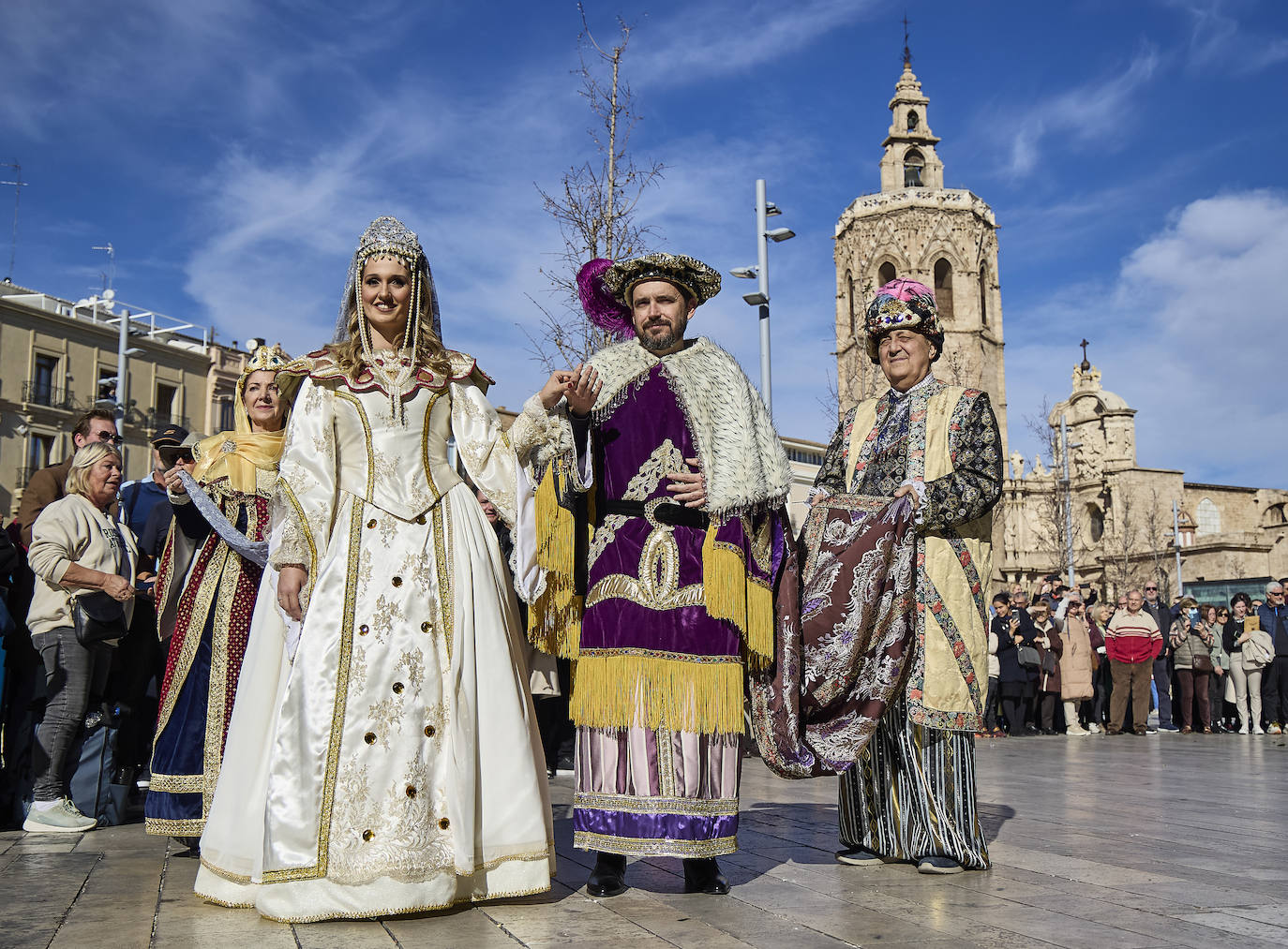 Caras conocidas en la procesión del bautismo de San Vicente Ferrer