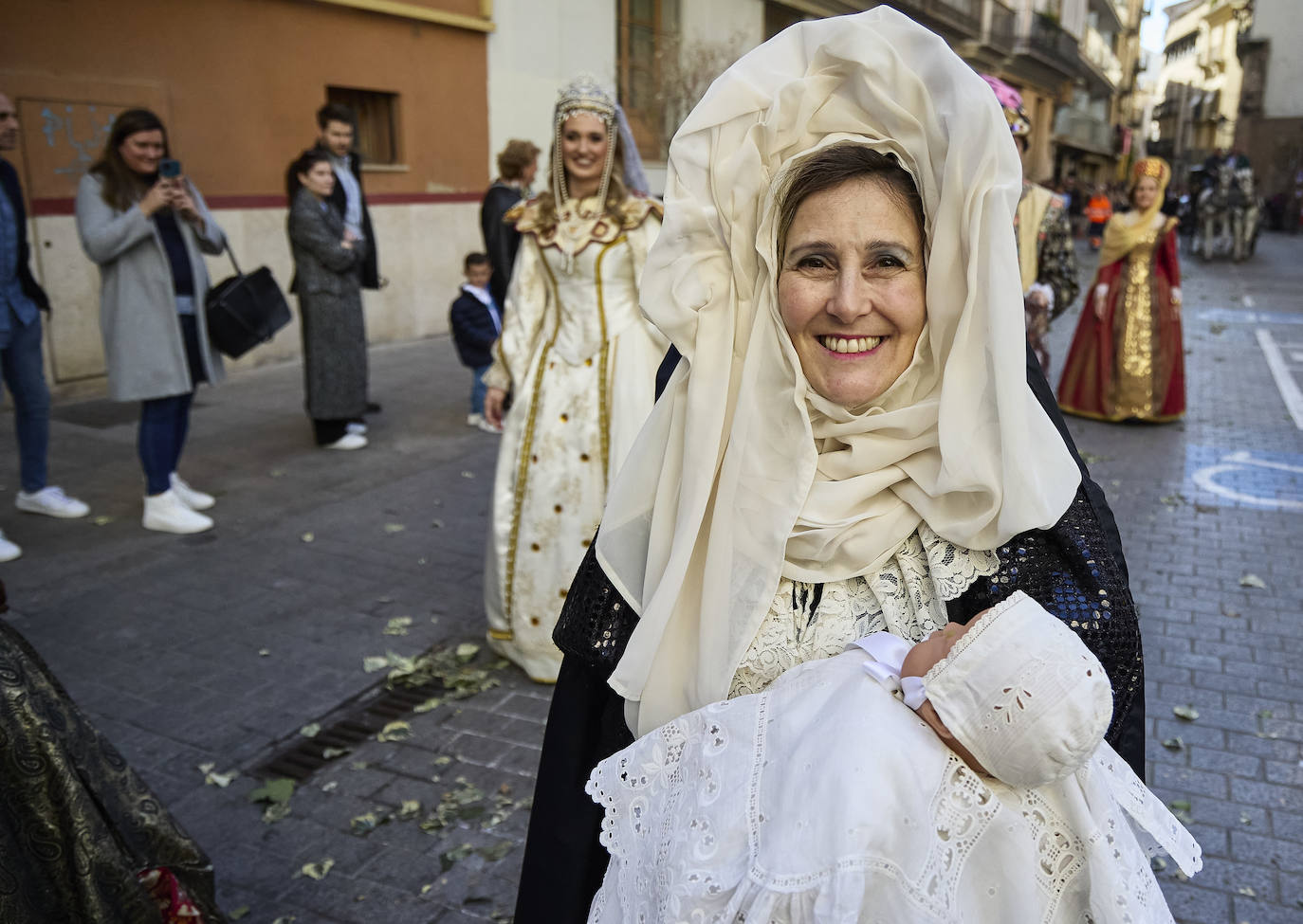 Caras conocidas en la procesión del bautismo de San Vicente Ferrer