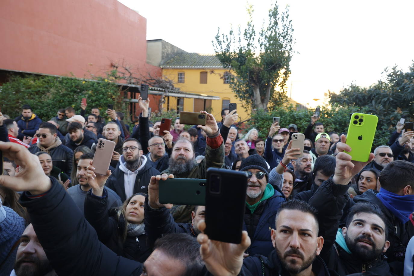 Los okupas abandonan Castellar, en imágenes