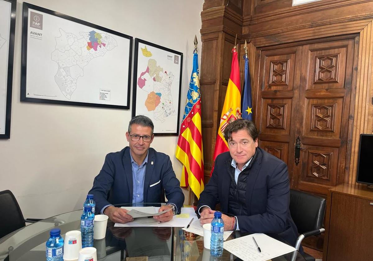 El alcalde de Almussafes en una reunión con el director general de Administración Local.