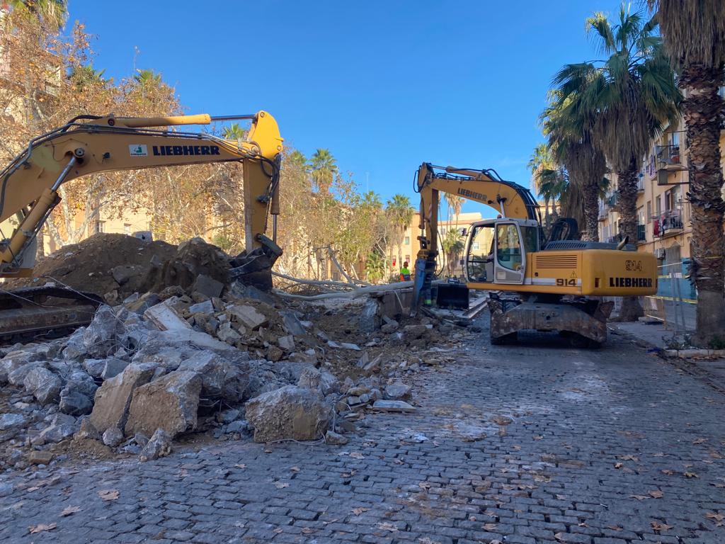 Fotos de las obras en la plaza 7 de octubre de Valencia, en las Casitas Rosa