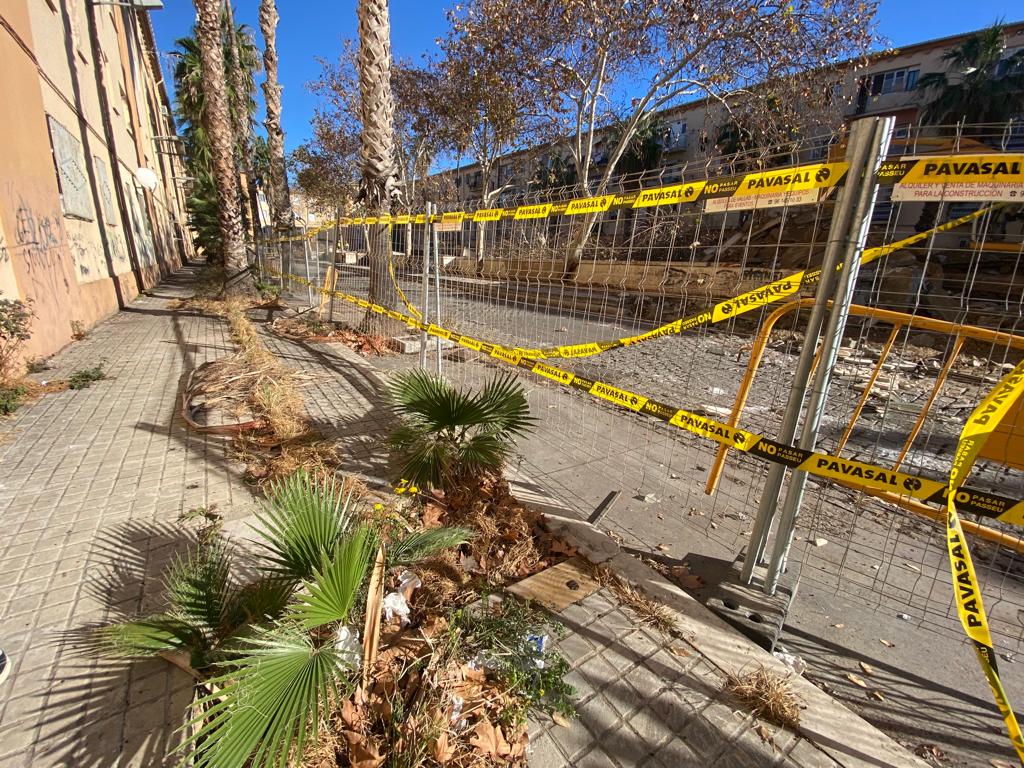 Fotos de las obras en la plaza 7 de octubre de Valencia, en las Casitas Rosa