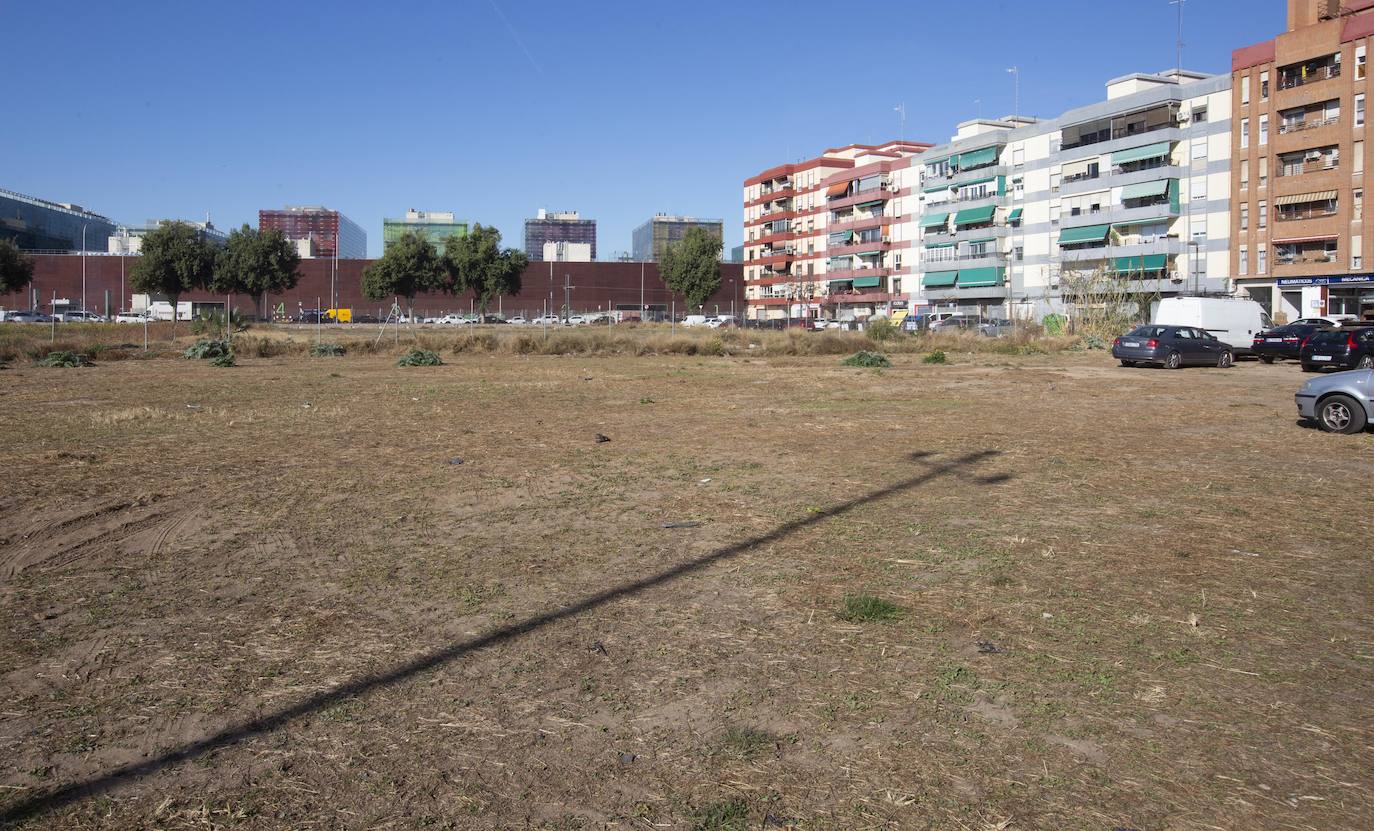 La cara y la cruz del barrio de la Malvarrosa en Valencia