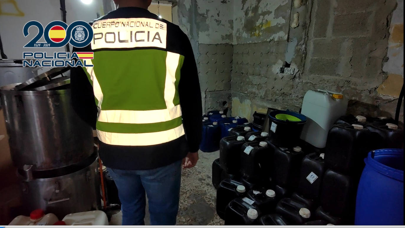 Fotos del laboratorio de droga desmantelado en Sueca (Valencia)