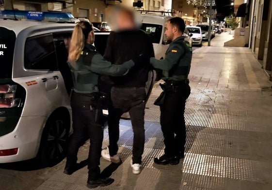 El fugitivo irlandés al ser detenido en Teulada.