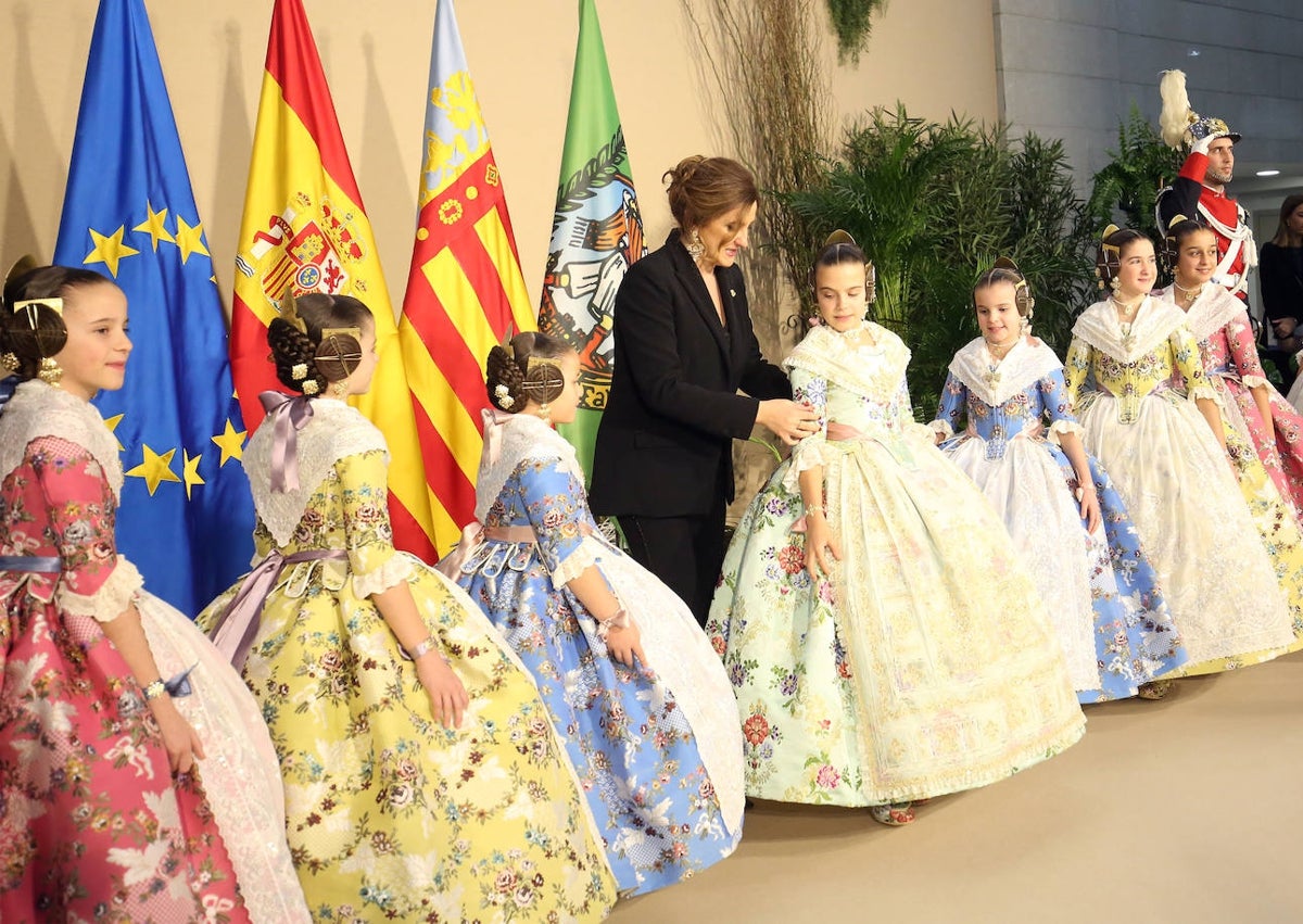 Imagen secundaria 1 - María Estela Arlandis y su corte; Marina García y sus doce compañeras y Laura Mengó y Paula Nieto (FMV2023). 