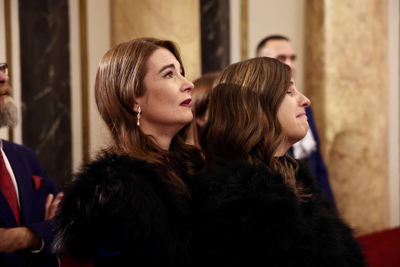 La visita de las falleras mayores de Valencia a la Basílica de Valencia