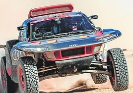 Sainz, en el Audi con el que ha ganado el Dakar 2024 en Arabia.