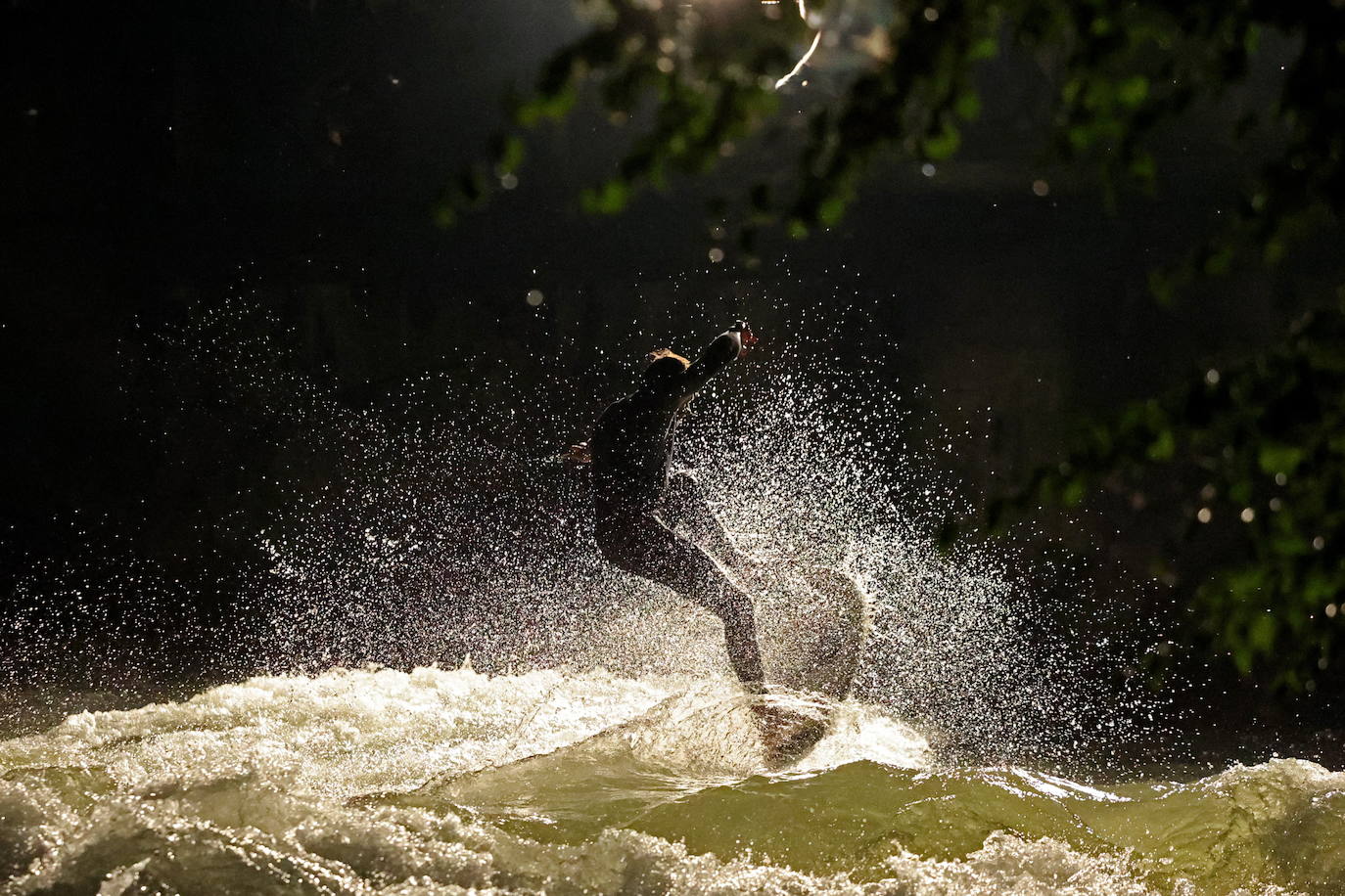 La experiencia única de surfear en pleno centro de Múnich