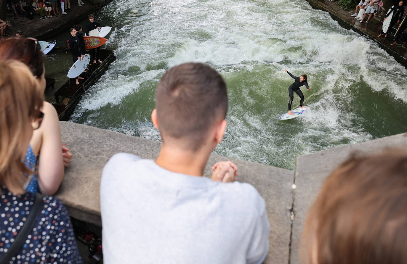 La experiencia única de surfear en pleno centro de Múnich