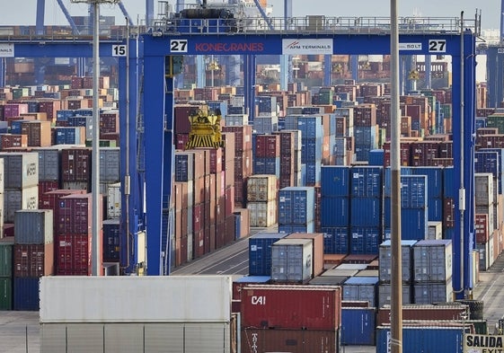 Terminal de contenedores en el puerto de Valencia.