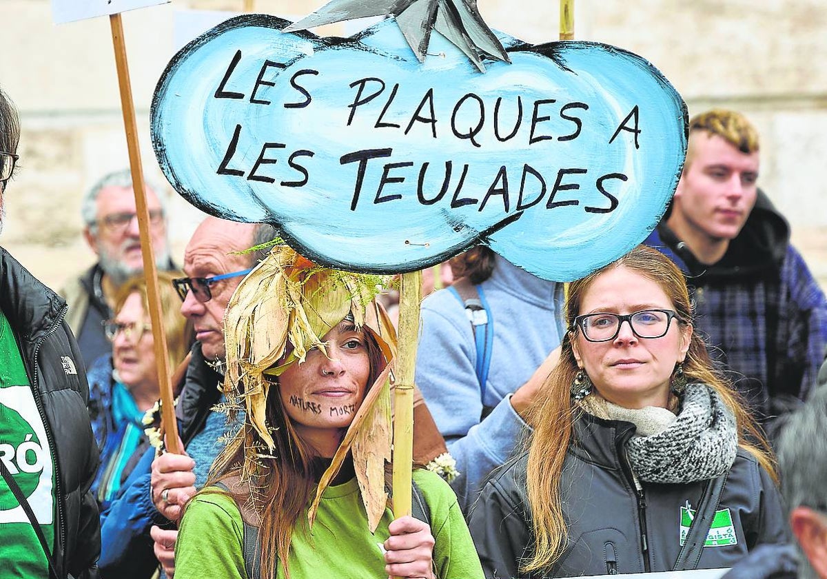 Manifestación contra el modelo actual de implantación de renovables.