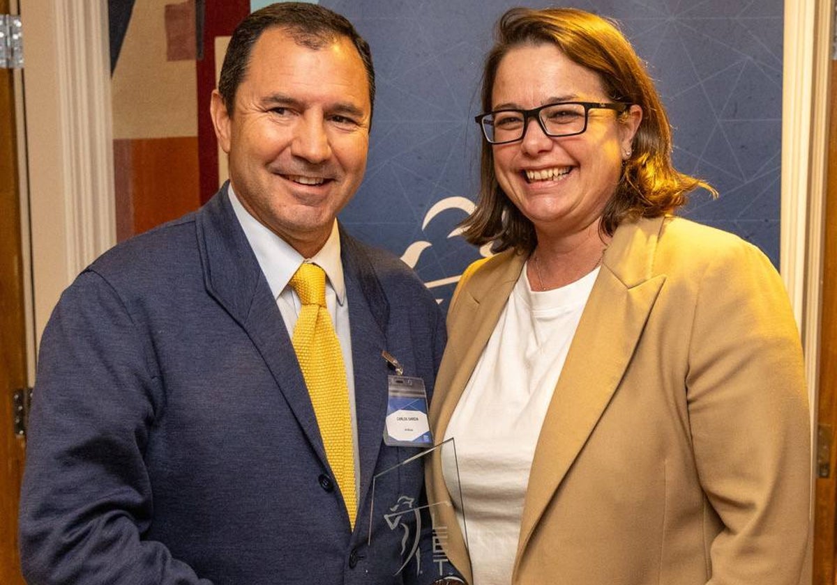 Alexandra Armas, CEO del LET, y Carlos García, director de La Sella Golf.