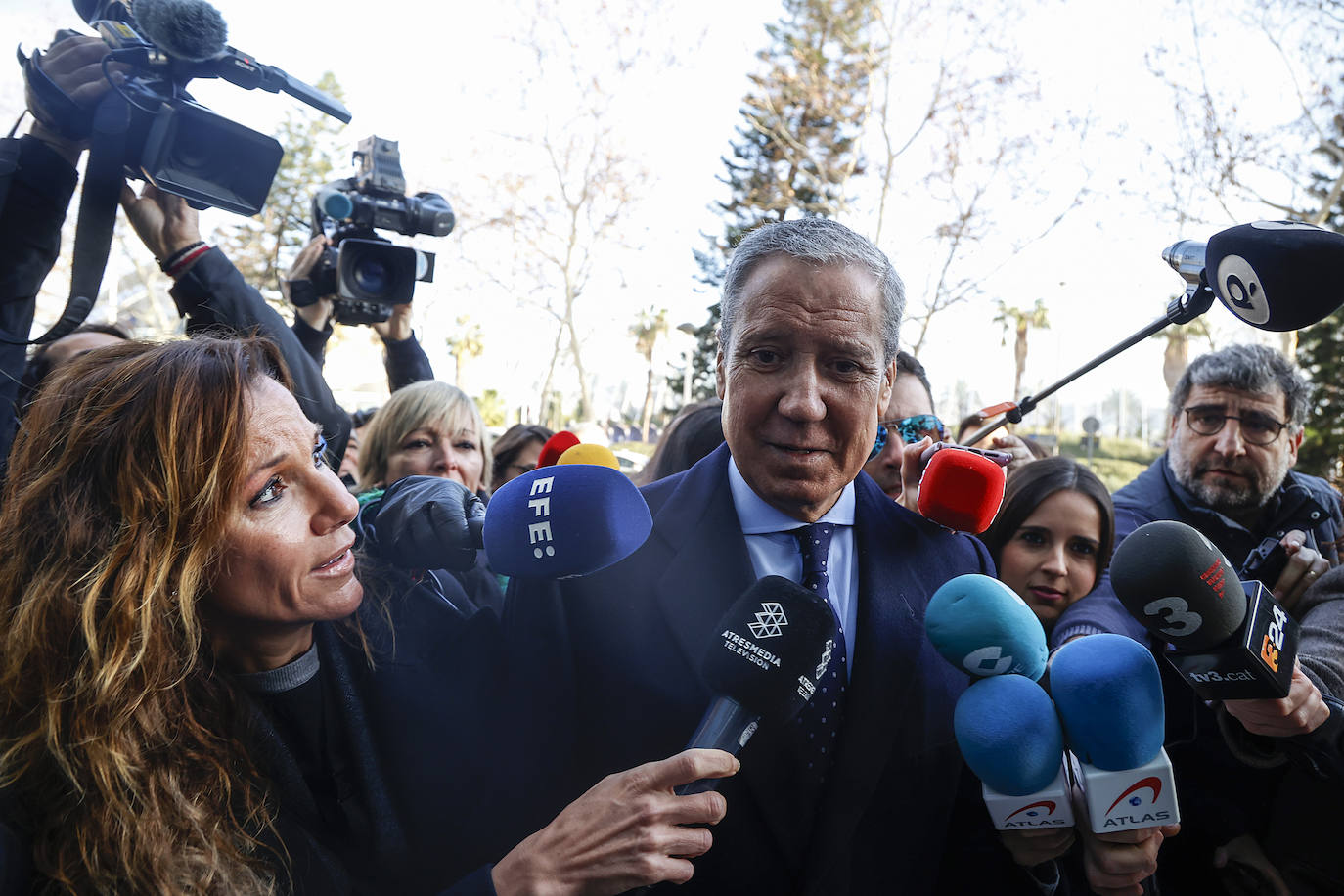 Eduardo Zaplana con los medios.