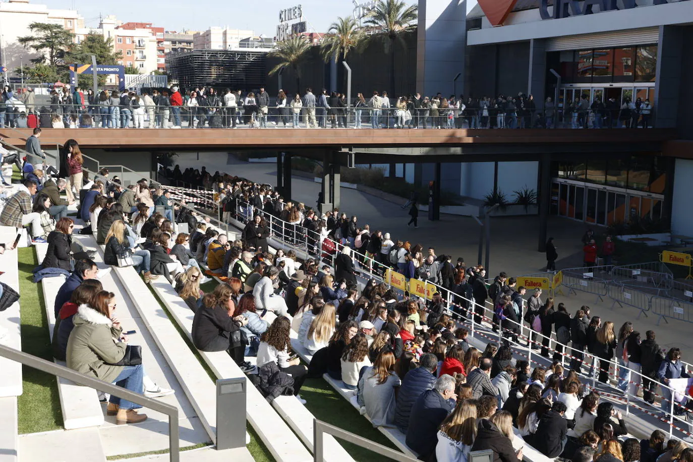 Fotos: OT 2023 desata la locura en Valencia con la firma de discos y  autógrafos