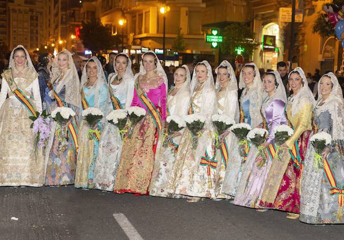 Falleras mayores y componentes de la comisión de Convento Jerusakén.