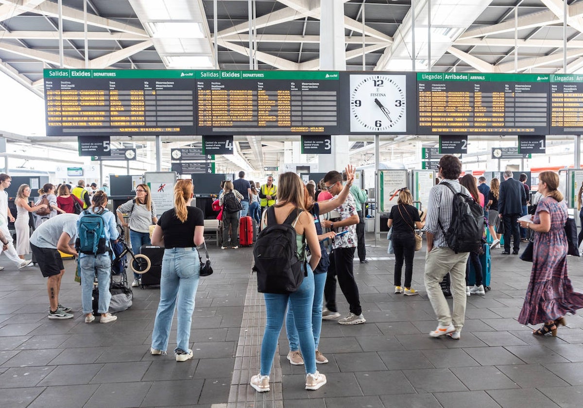 Vestíbulo de la estación Joaquín Sorolla de Valencia.