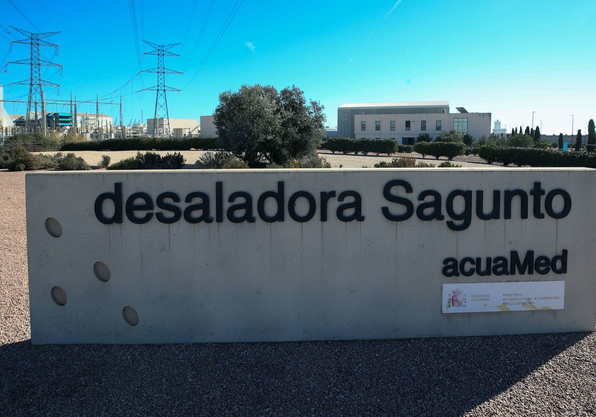 Entrada a la desalinizadora de Sagunto.