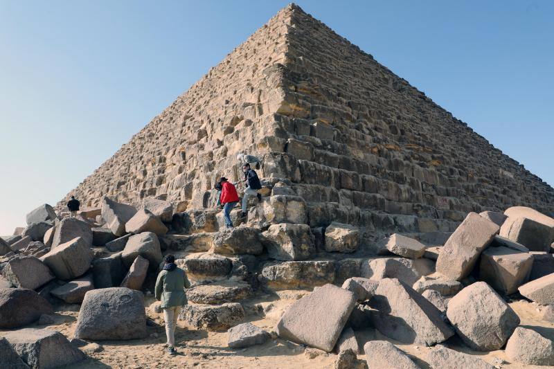 Polémica restauración de la pirámide egipcia de Menkaure