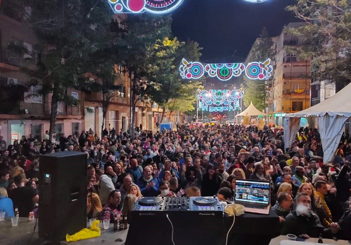 Una verbena fallera, en Valencia.