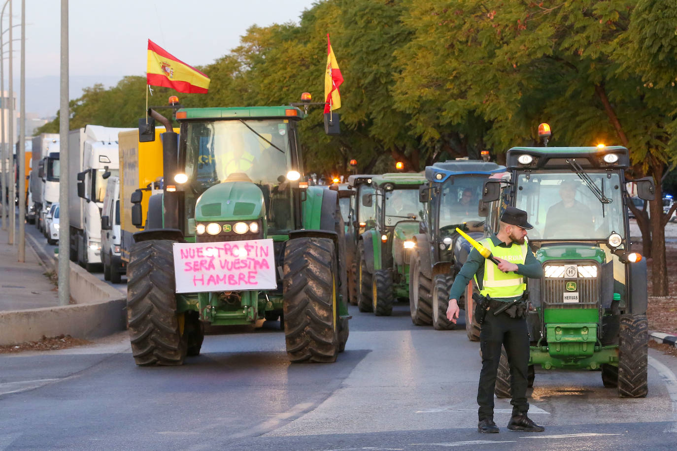 Fotos del tercer día de protestas de los agricultores en Valencia