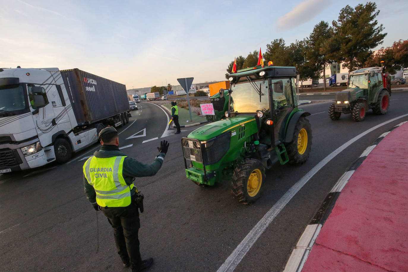 Fotos del tercer día de protestas de los agricultores en Valencia