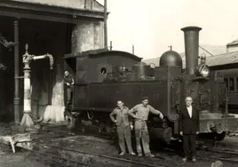 El último maquinista con la locomotora.