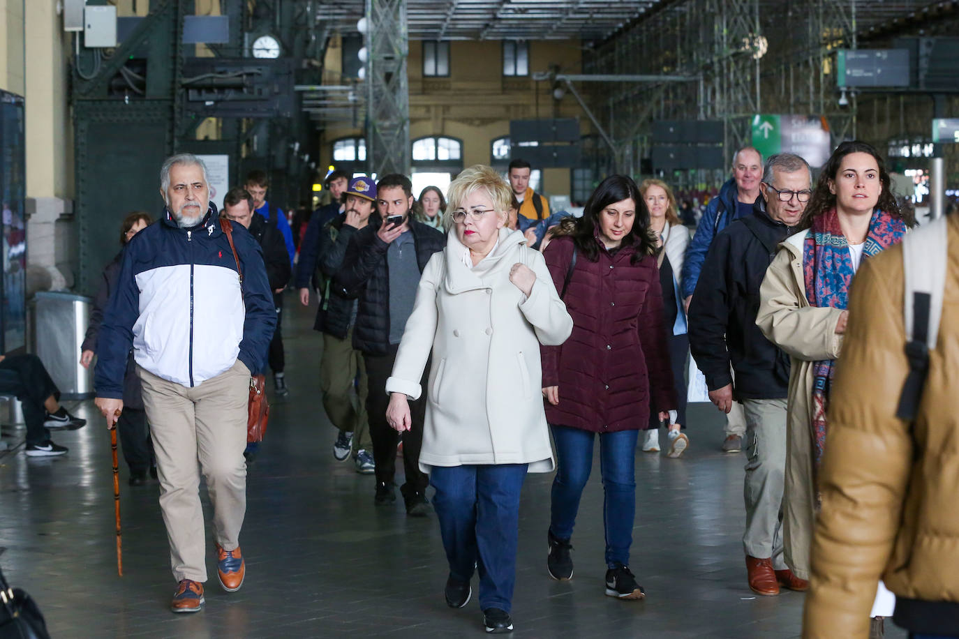 Fotos de la huelga de Renfe en Valencia: pasajeros de Cercanías y el AVE a Madrid, afectados