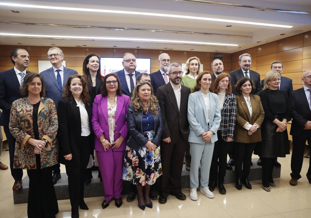 El conseller, último a la derecha en la fila de arriba, este viernes en el Consejo Interterritorial.