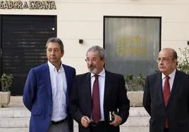 Barrera, Flores y Gil-Lazaro, en junio, cuando negociaron con el PP el pacto para el Consell.