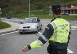 La DGT prohíbe conducir ya con uno de los tipos de gafas más comunes y usadas en España