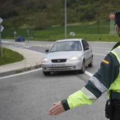 La DGT prohíbe conducir ya con uno de los tipos de gafas más comunes y usadas en España