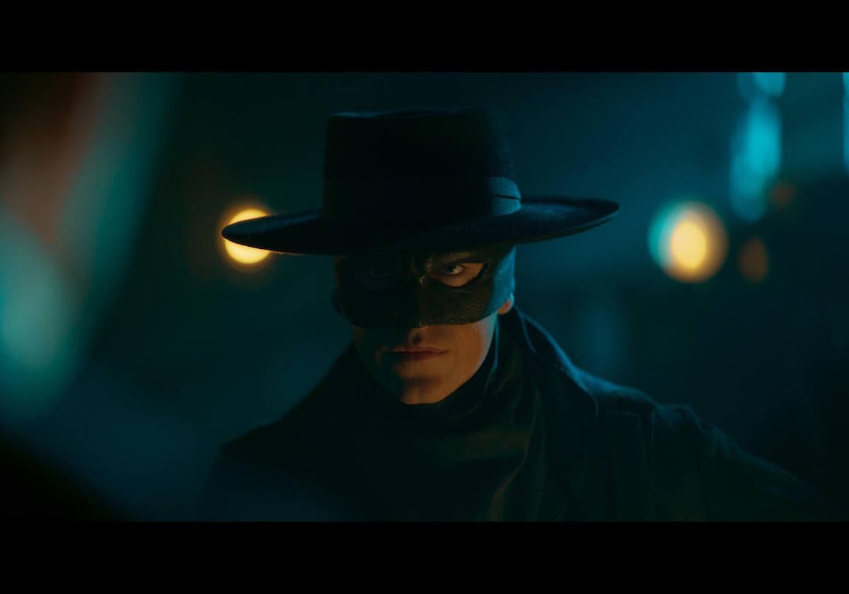 Miguel Bernadeau se pone bajo la máscara del 'Zorro'.