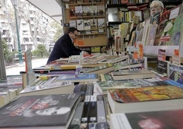 Puesto de un librero en una edición anterior de la feria.