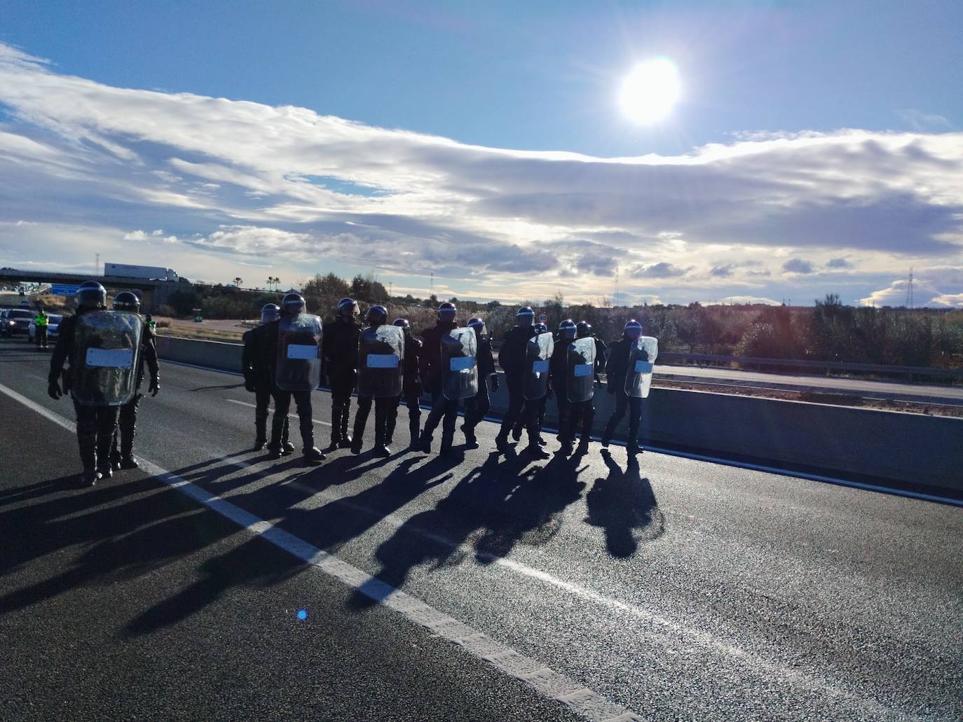 Los agricultores vuelven a la carga este sábado y provocan cortes en la A-3