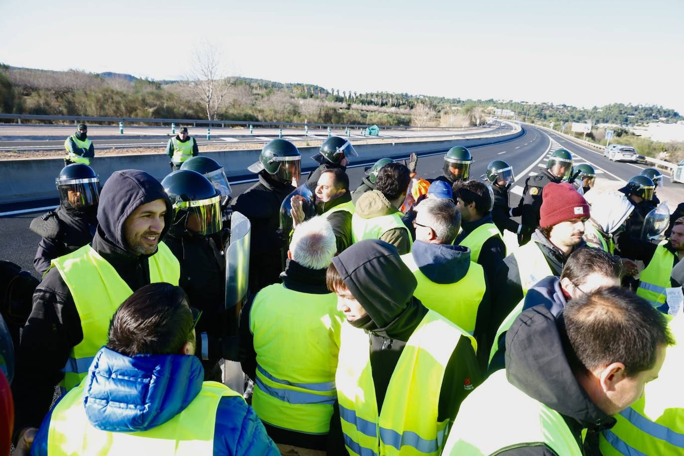 Los agricultores vuelven a la carga este sábado y provocan cortes en la A-3