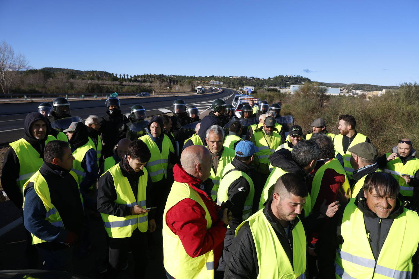 Los agricultores vuelven a la carga este sábado y provocan cortes en la A-3