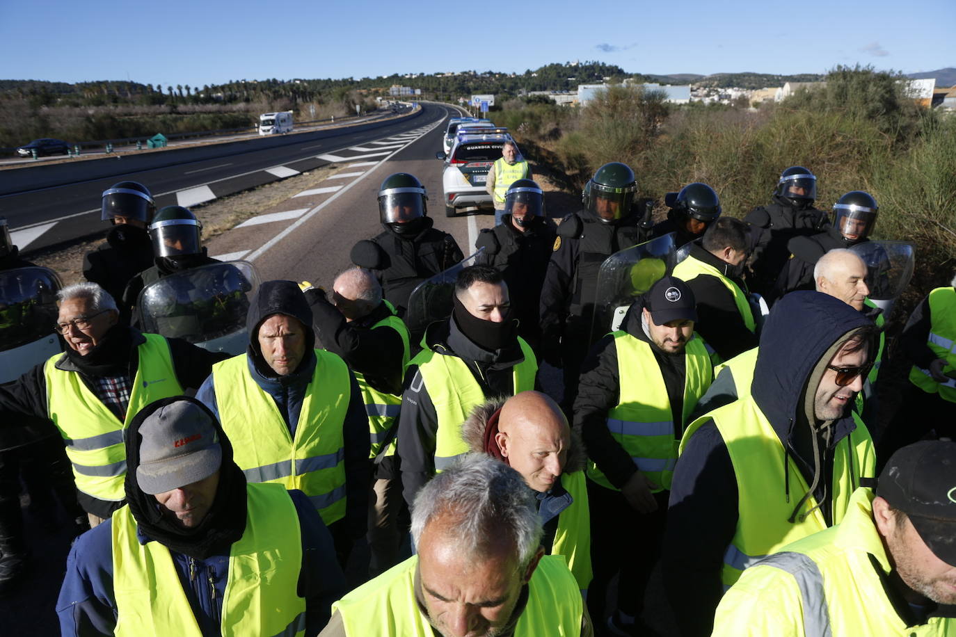 Los agricultores vuelven a la carga este sábado y provocan cortes en la A-3