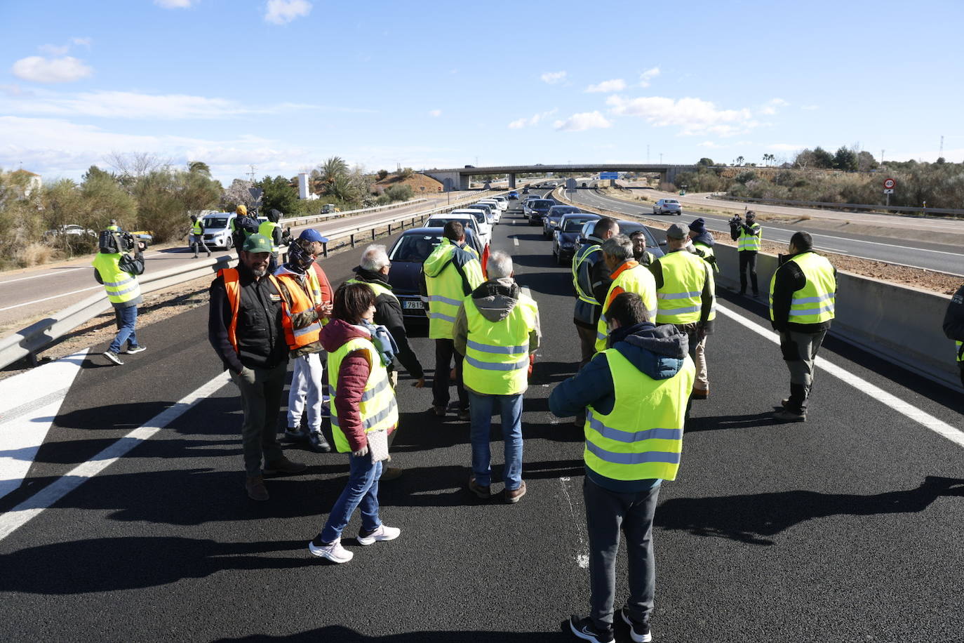 Los agricultores vuelven a la carga este sábado y provocan cortes en la A-3