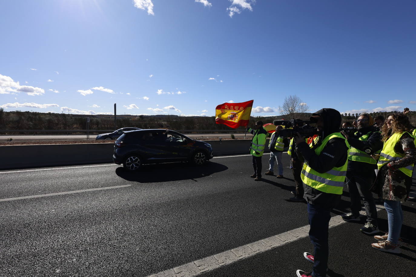 Los agricultores vuelven a la carga este sábado y provocan cortes en la A-3