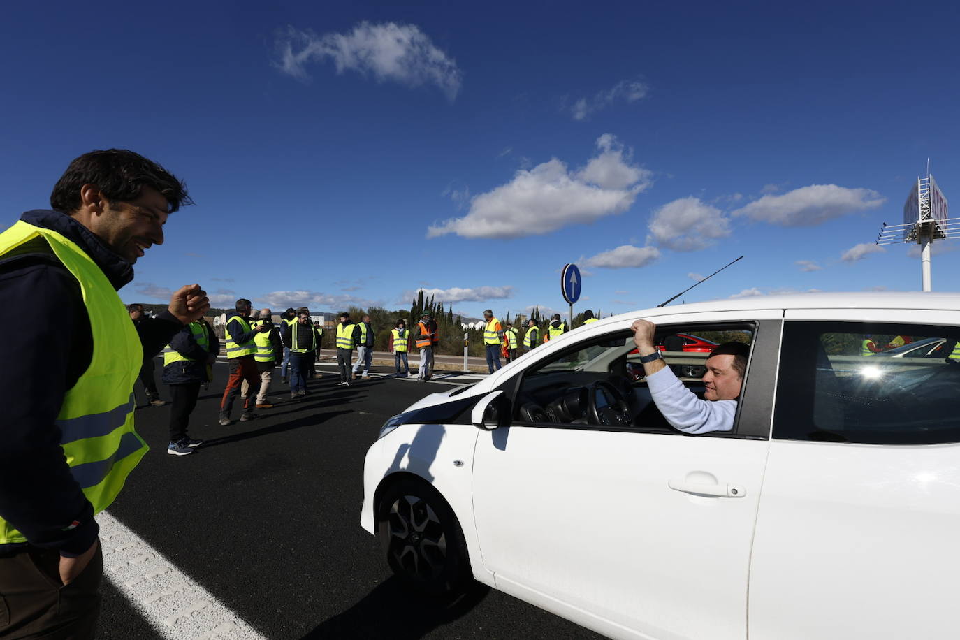 Los agricultores vuelven a la carga este sábado y provocan cortes en la A-3