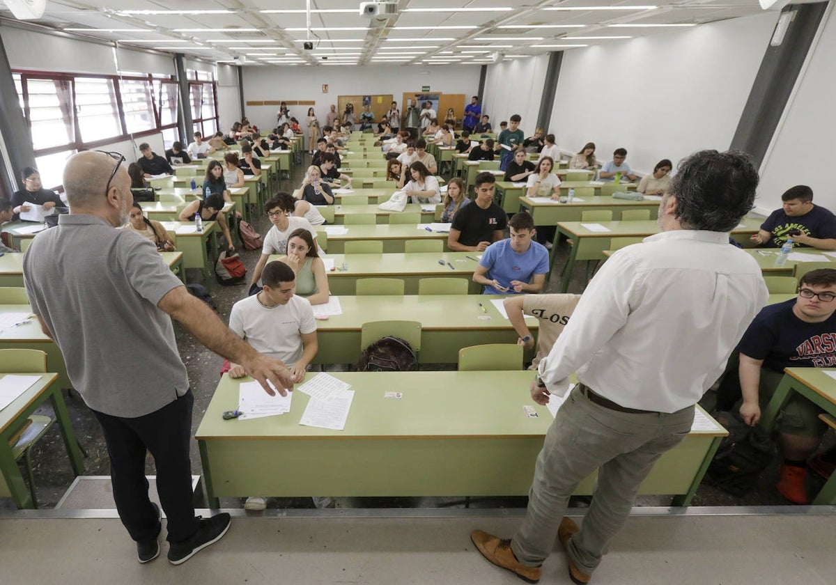 Alumnos durante la última selectividad.