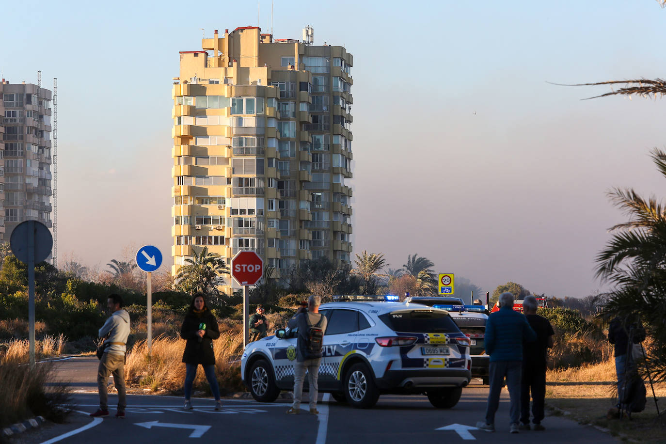 Fotos del incendio de El Saler que ha obligado a desalojar seis edificios