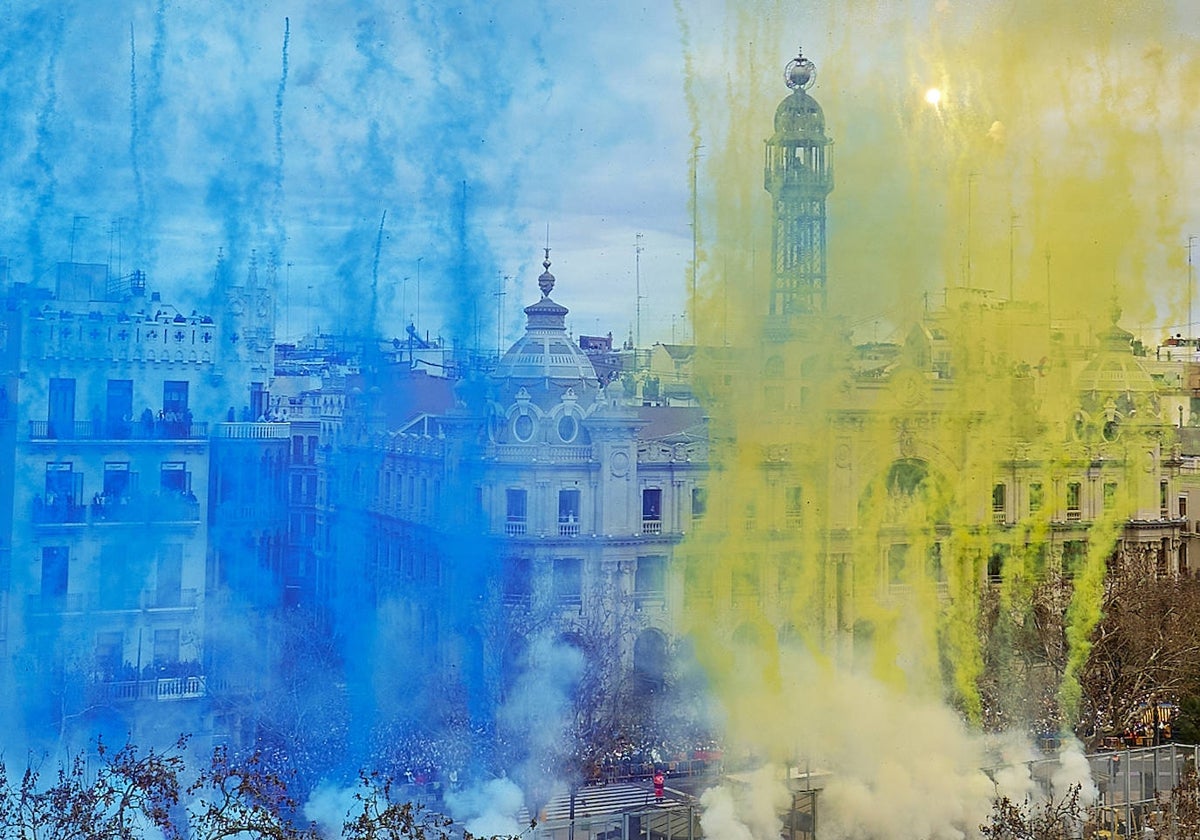 Fuego aéreo de una mascletà.