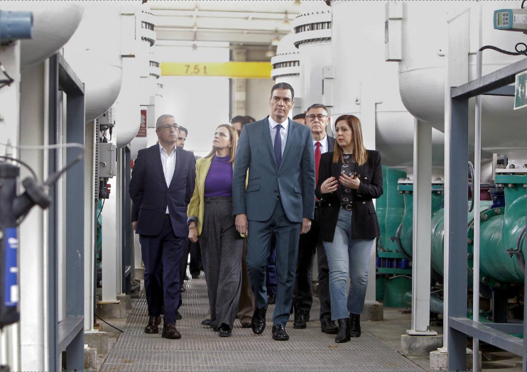 Pedro Sánchez, en su visita a la desaladora de Torrevieja.